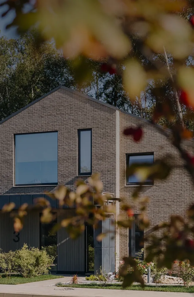 Любоваться красотой гармонично вписанных в природу фасадов домов